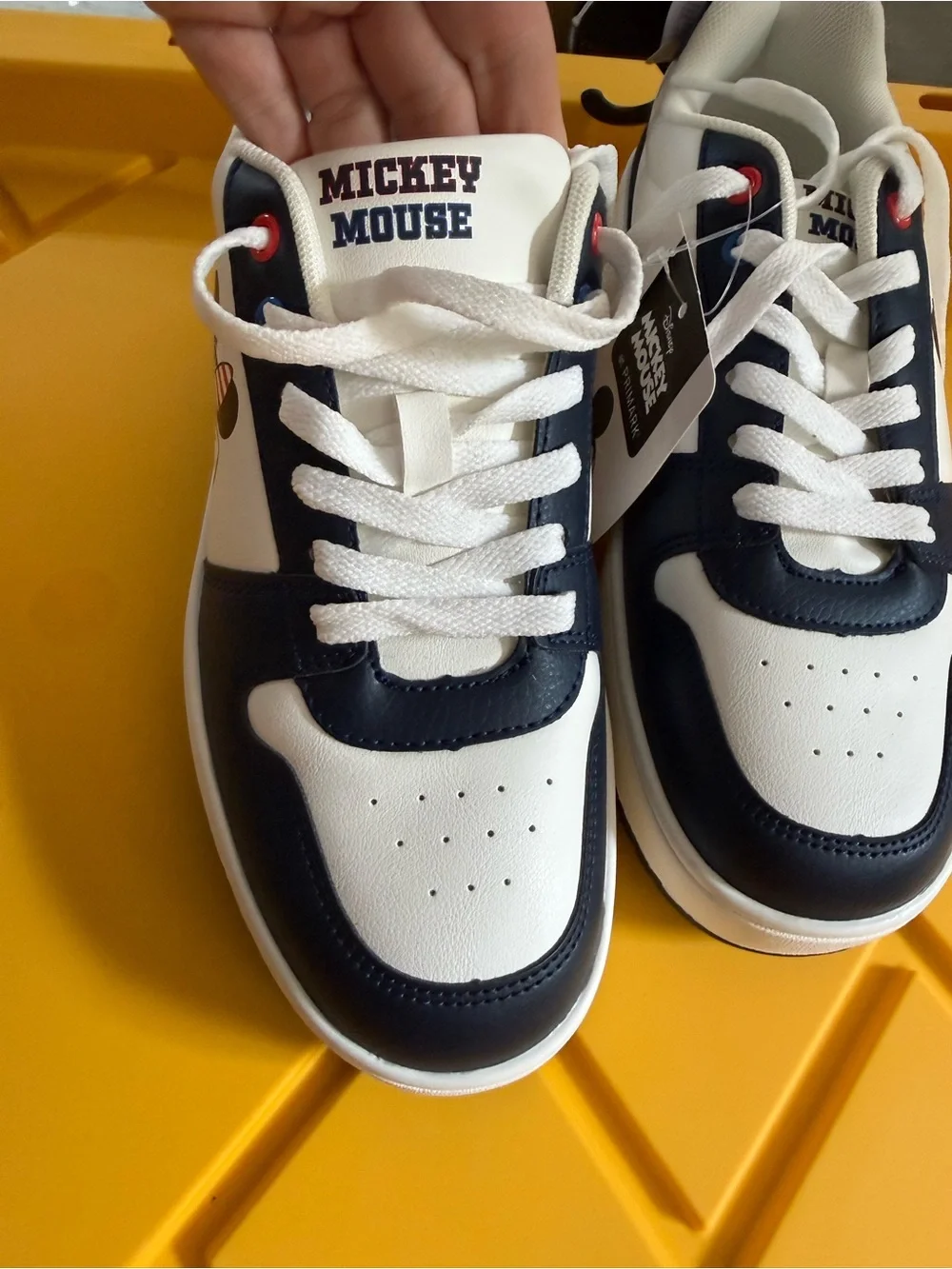 NEW Disney Minnie Mouse Blue and White Sneakers size 8